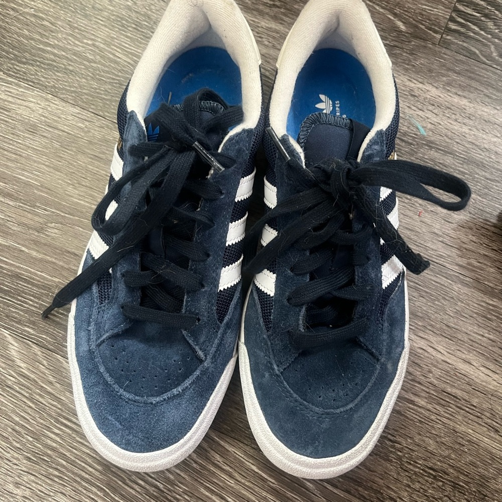 Adidas Nora Show
